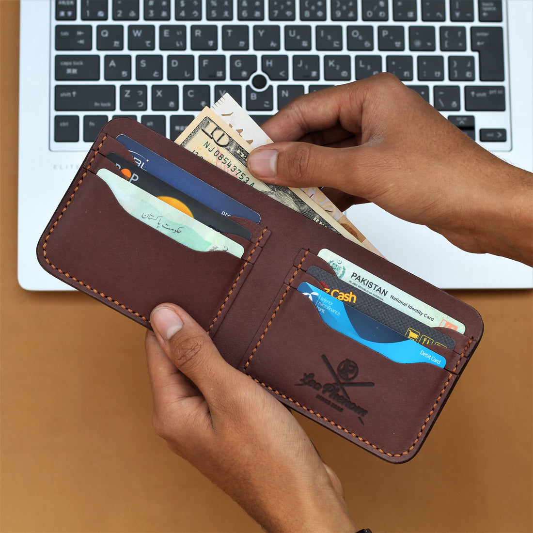 محفظة B6-BIFOLD (بني غامق)