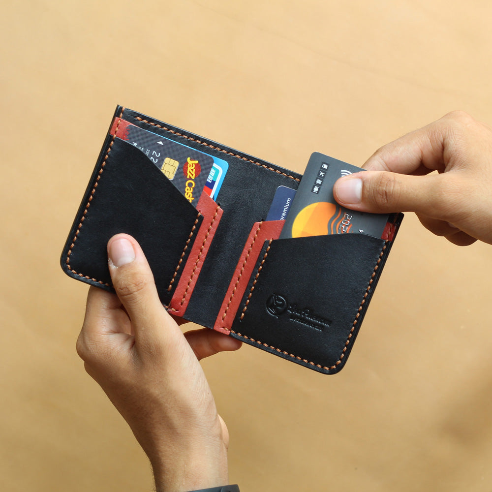 VB4-VERTICAL WALLET (BLACK)