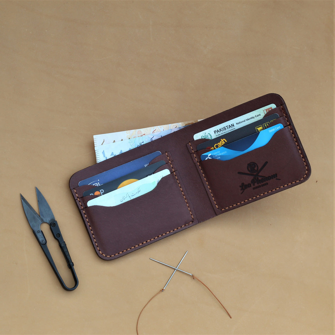 B6-BIFOLD WALLET (BUCK BROWN.)